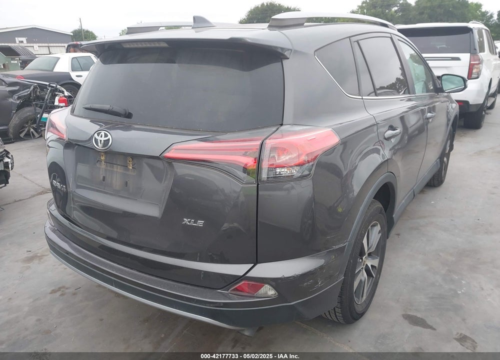 2018 TOYOTA RAV4 XLE VIN: 2T3WFREV1JW512476
