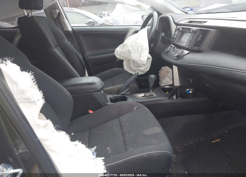 2018 TOYOTA RAV4 XLE VIN: 2T3WFREV1JW512476