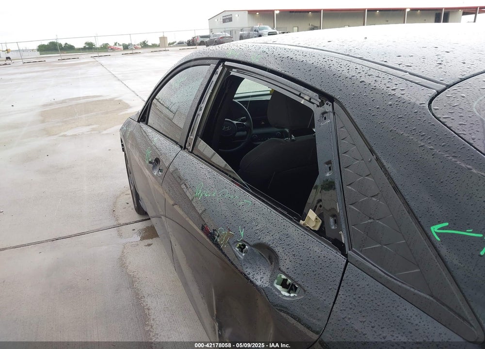 2025 HYUNDAI ELANTRA VIN: KMHLM4DG4SU960686
