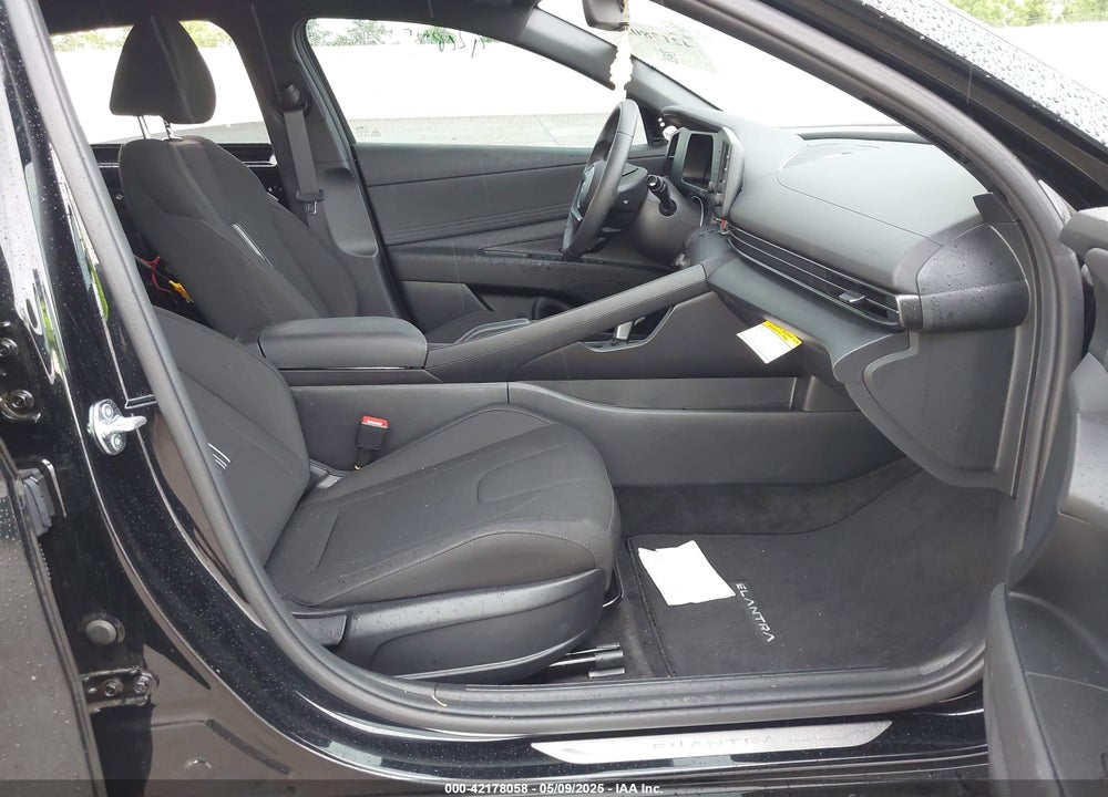 2025 HYUNDAI ELANTRA VIN: KMHLM4DG4SU960686