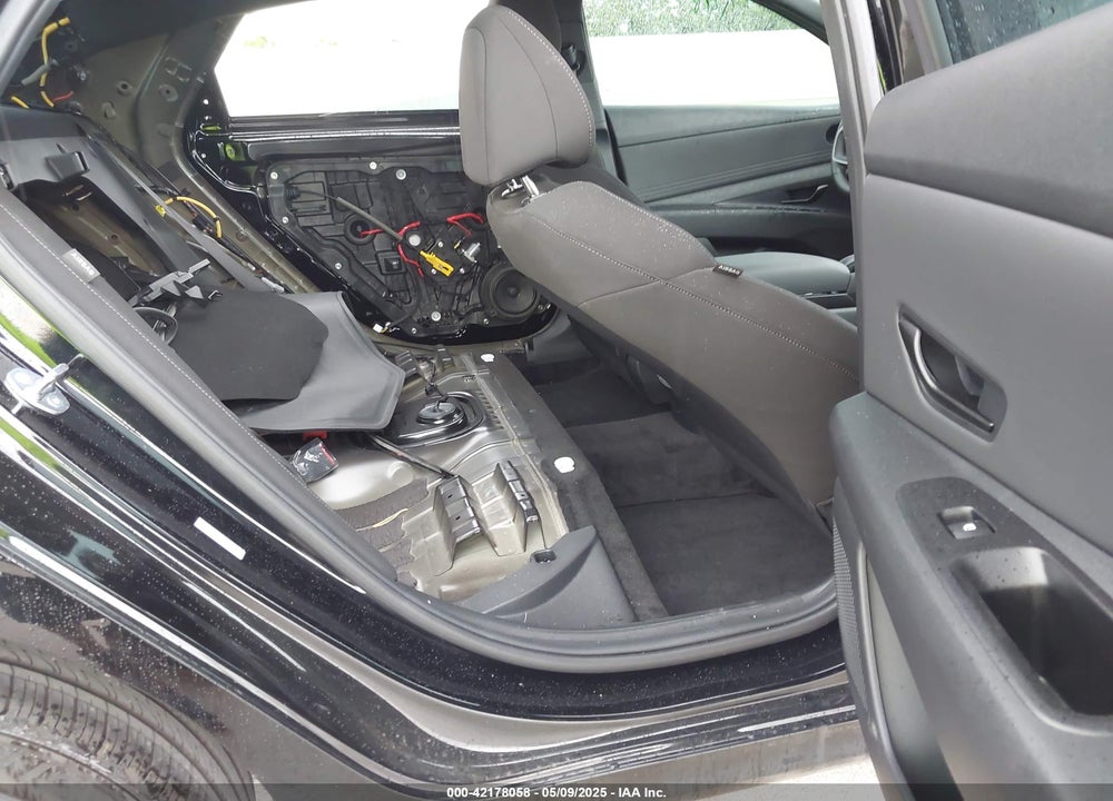 2025 HYUNDAI ELANTRA VIN: KMHLM4DG4SU960686