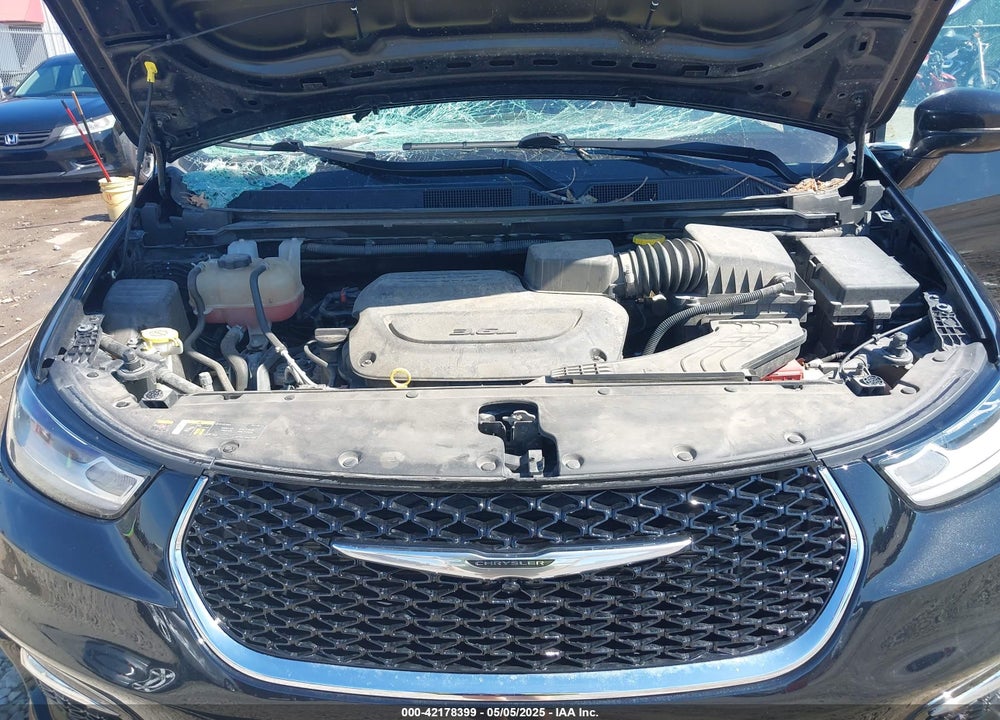 2022 CHRYSLER PACIFICA TOURING L VIN: 2C4RC1BGXNR142495