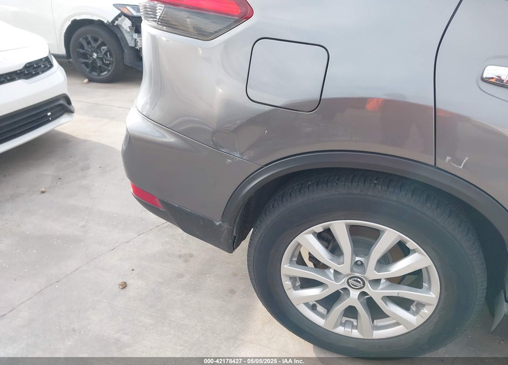 2017 NISSAN ROGUE VIN: KNMAT2MT3HP519624