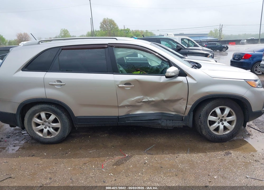 2013 KIA SORENTO LX VIN: 5XYKT3A67DG317309