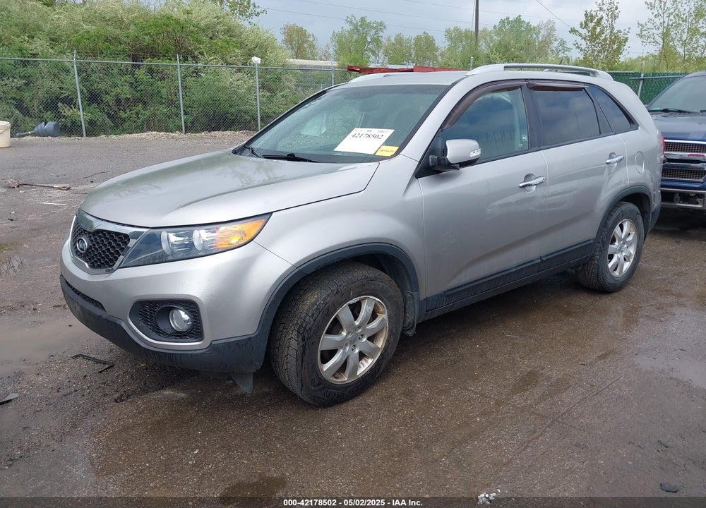 2013 KIA SORENTO LX VIN: 5XYKT3A67DG317309