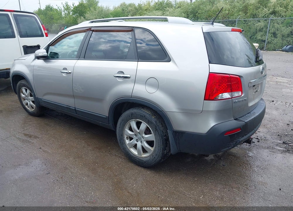 2013 KIA SORENTO LX VIN: 5XYKT3A67DG317309