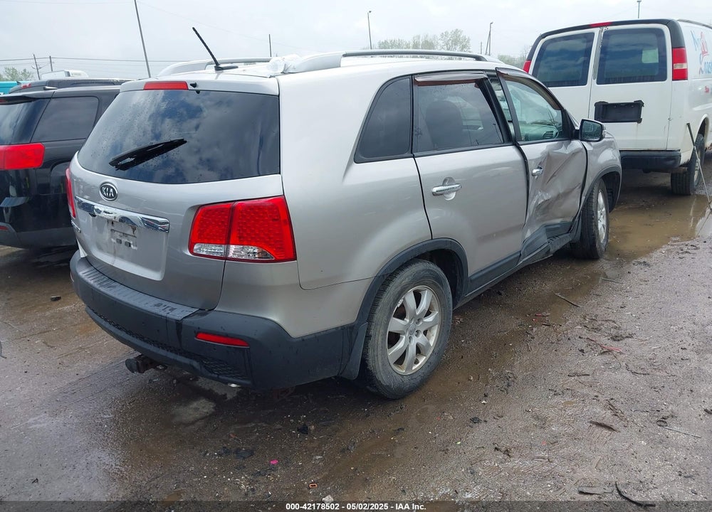 2013 KIA SORENTO LX VIN: 5XYKT3A67DG317309