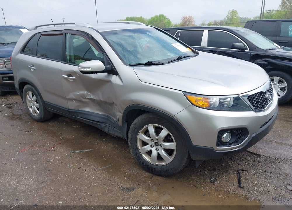2013 KIA SORENTO LX VIN: 5XYKT3A67DG317309