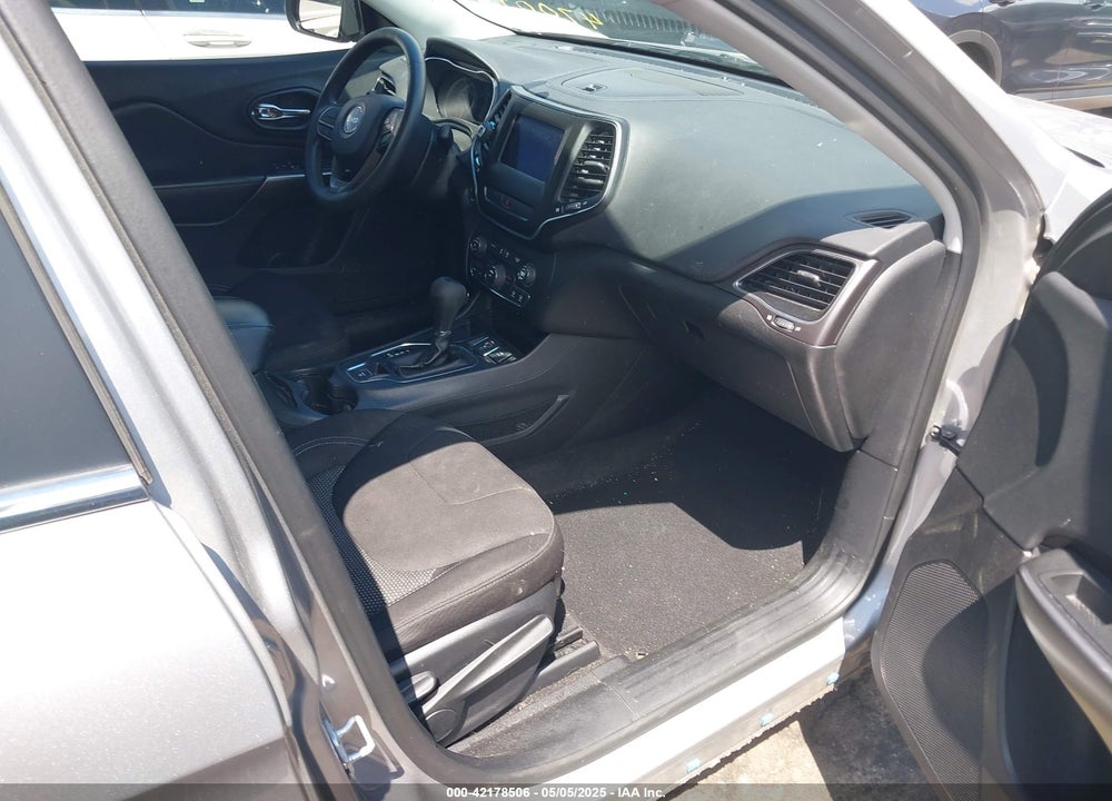 2019 JEEP CHEROKEE VIN: 1C4PJLCB3KD470027