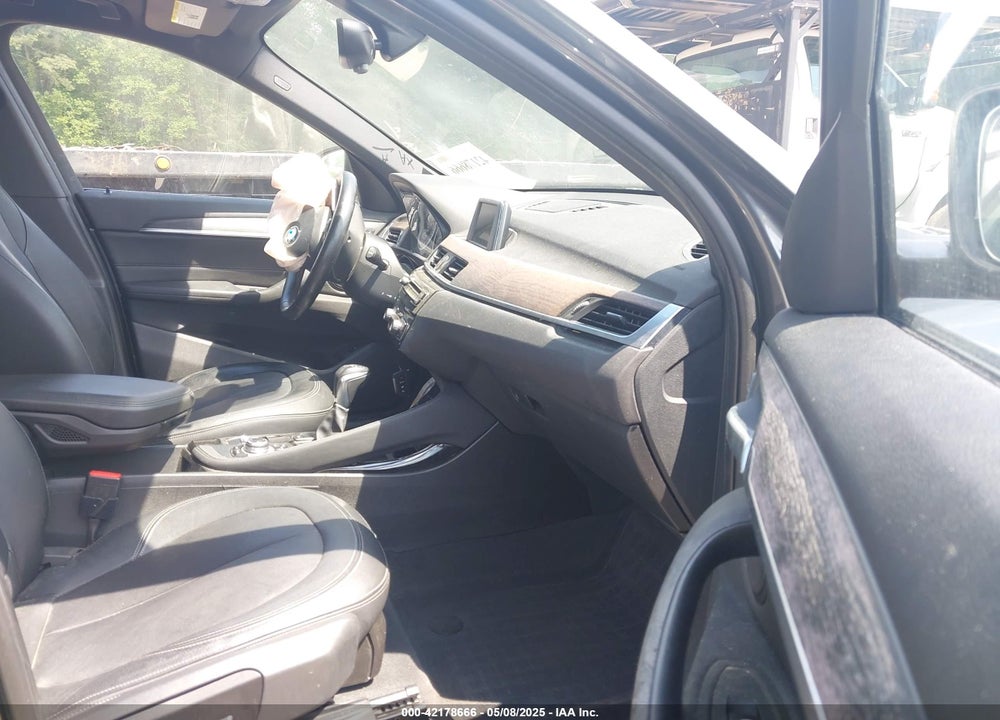 2016 BMW X1 VIN: WBXHT3C34G5E47922