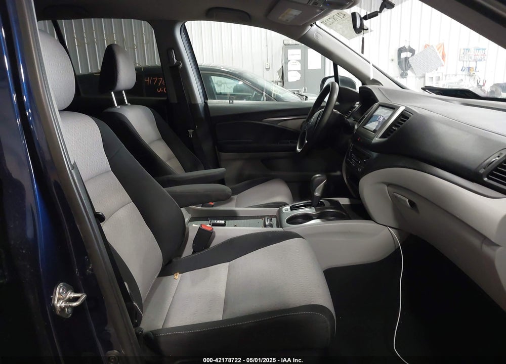 2017 HONDA RIDGELINE VIN: 5FPYK3F48HB039447