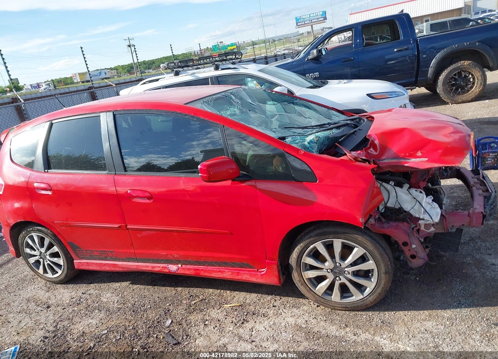 2013 HONDA FIT SPORT VIN: JHMGE8H51DC080183