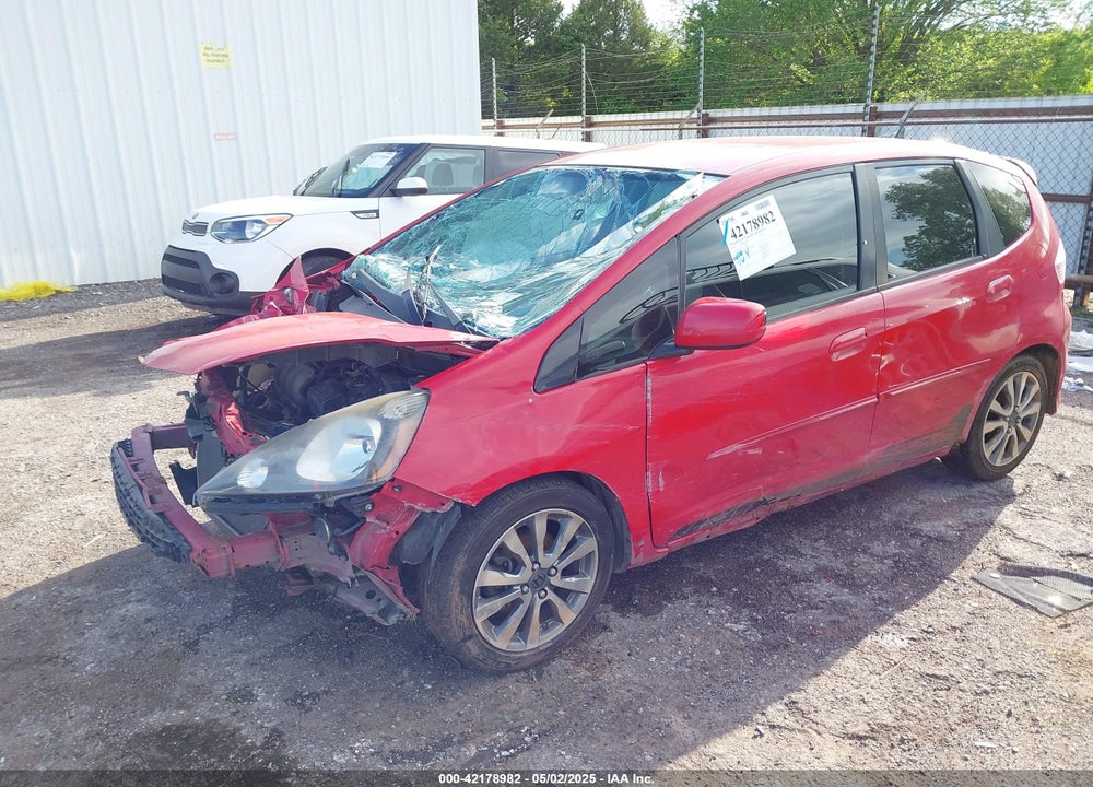 2013 HONDA FIT SPORT VIN: JHMGE8H51DC080183