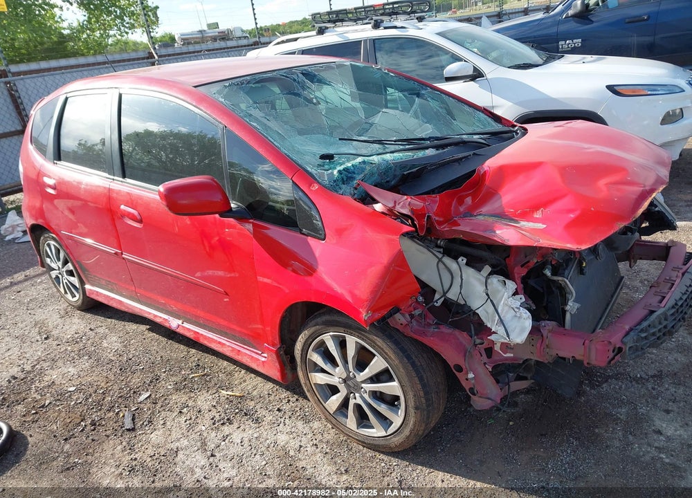 2013 HONDA FIT SPORT VIN: JHMGE8H51DC080183