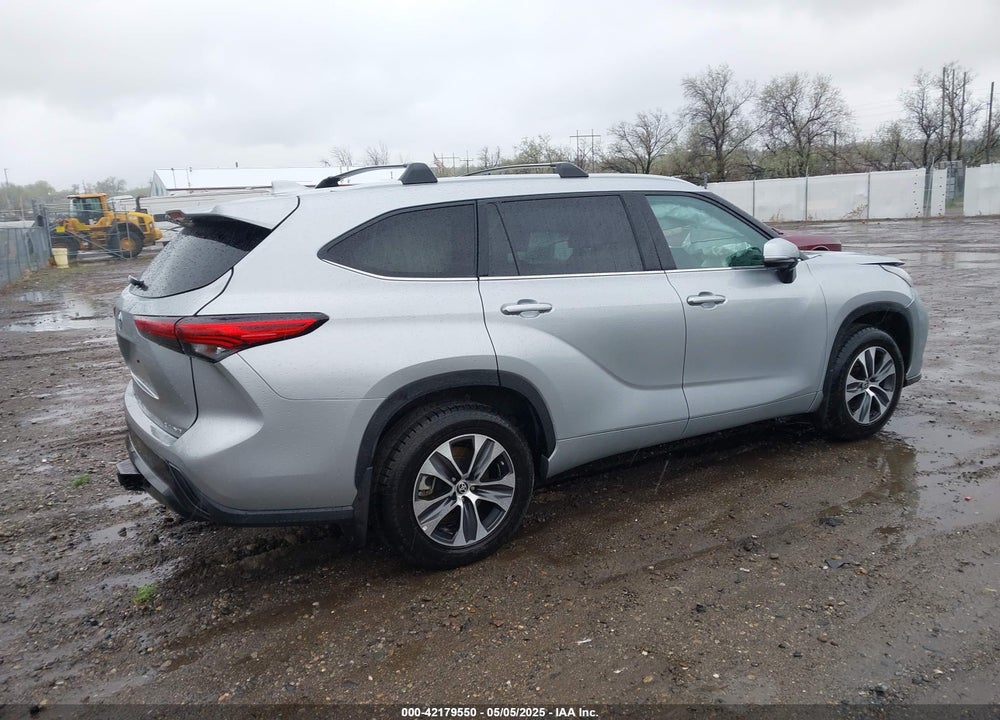 2022 TOYOTA HIGHLANDER VIN: 5TDHZRBH4NS597187
