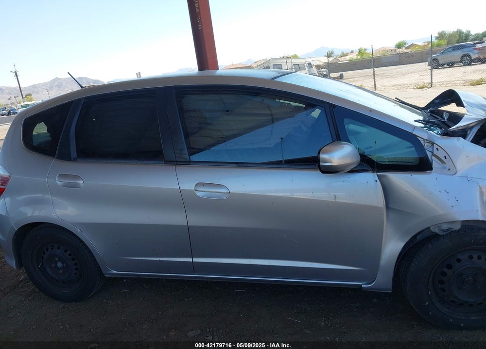 2013 HONDA FIT VIN: JHMGE8H34DC045393