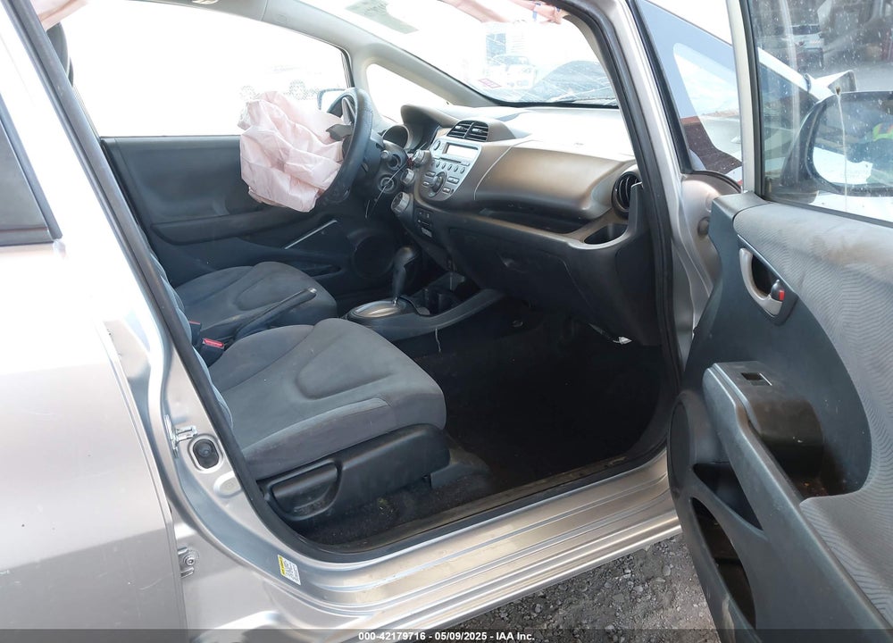 2013 HONDA FIT VIN: JHMGE8H34DC045393