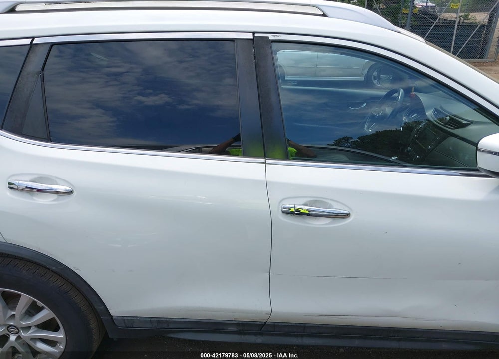 2018 NISSAN ROGUE VIN: KNMAT2MT9JP533887