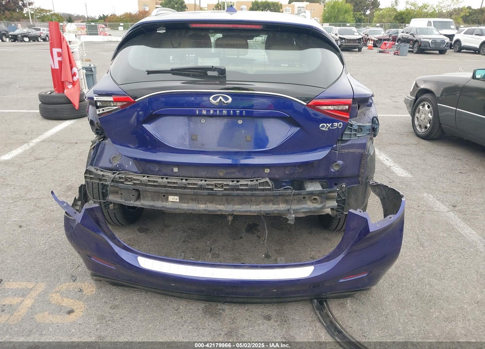 2018 INFINITI QX30 PREMIUM VIN: SJKCH5CP8JA046812