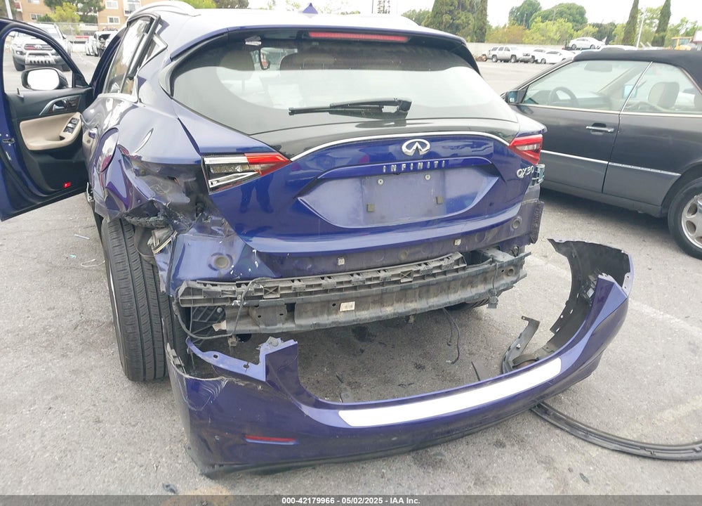 2018 INFINITI QX30 PREMIUM VIN: SJKCH5CP8JA046812