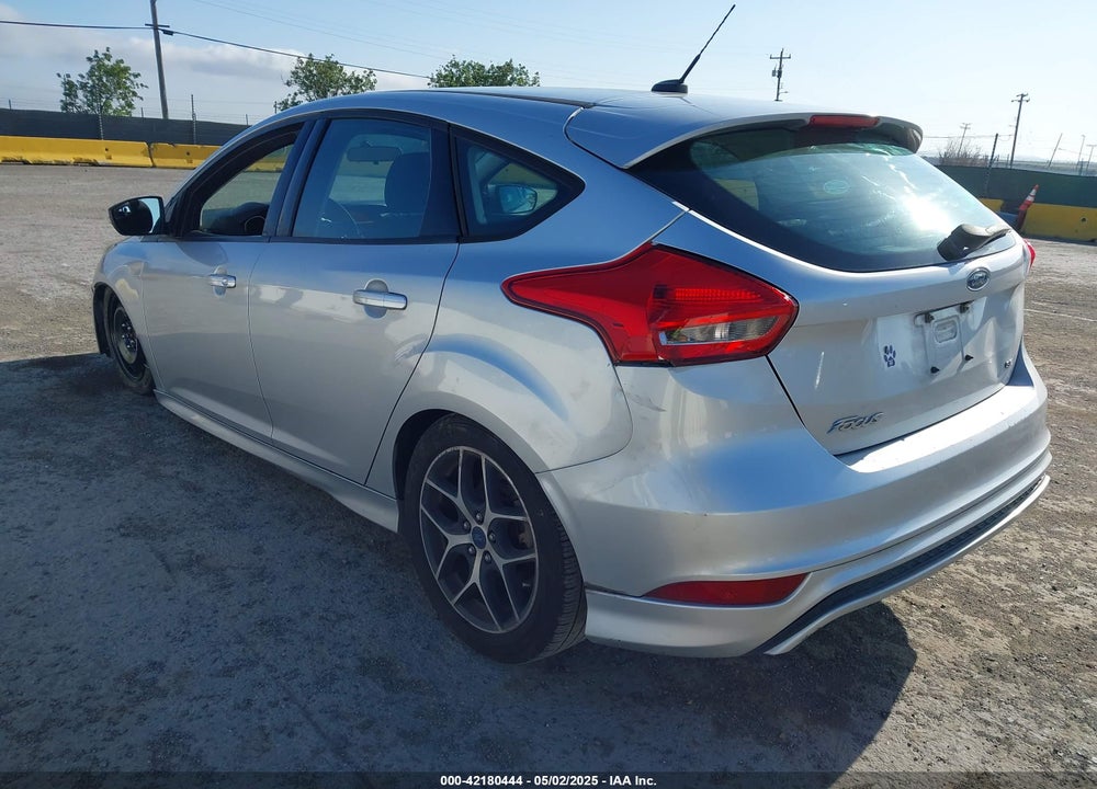 2016 FORD FOCUS SE VIN: 1FADP3K23GL247119