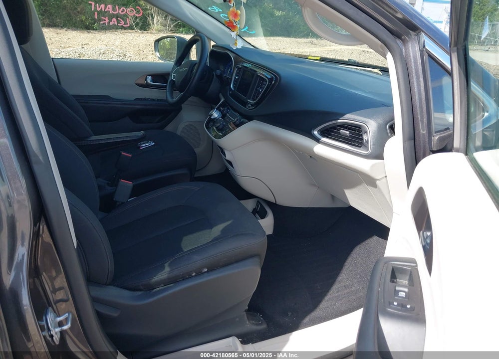 2019 CHRYSLER PACIFICA L VIN: 2C4RC1AG5KR629343