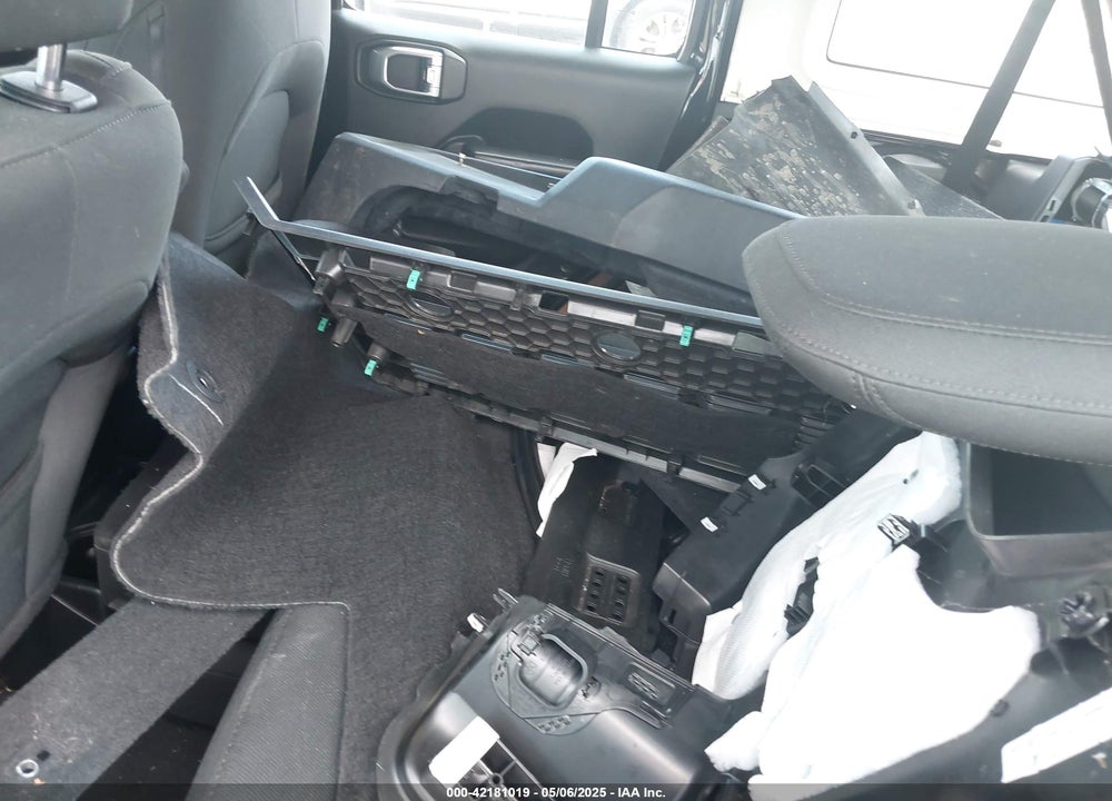2020 JEEP WRANGLER UNLIMITED SPORT 4X4 VIN: 1C4HJXDN7LW130390