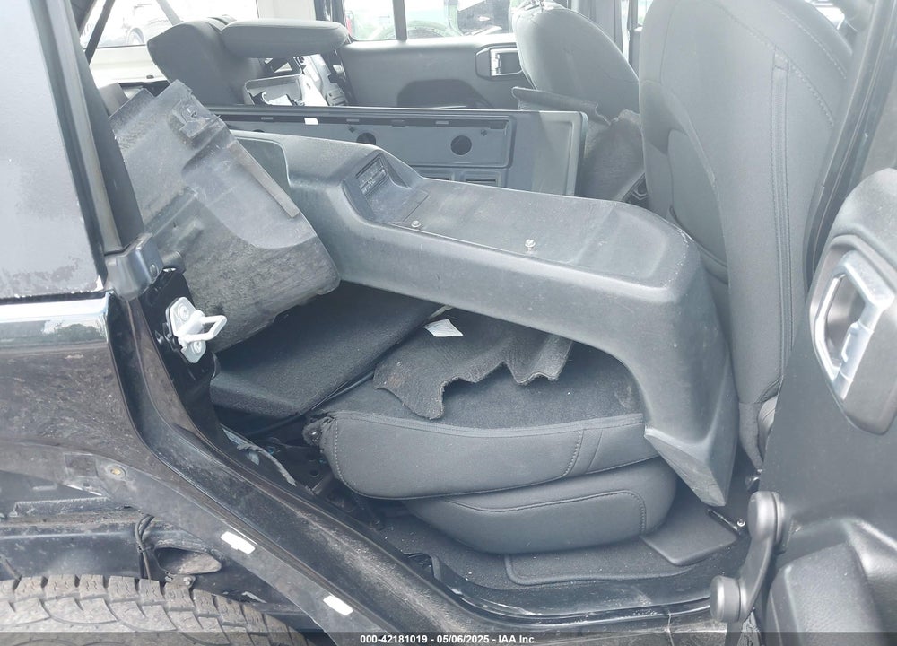 2020 JEEP WRANGLER UNLIMITED SPORT 4X4 VIN: 1C4HJXDN7LW130390