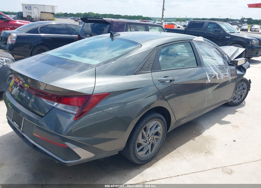 2024 HYUNDAI ELANTRA SEL VIN: KMHLM4DG8RU810526