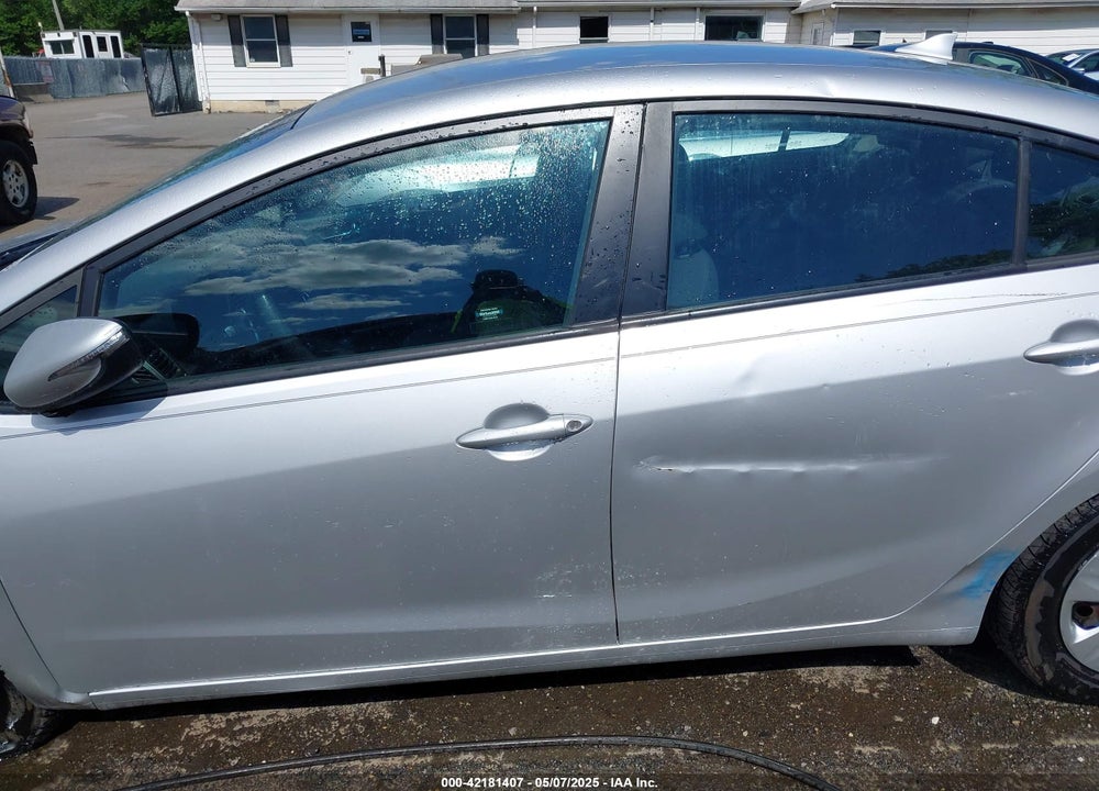 2015 KIA FORTE LX VIN: KNAFX4A68F5427984