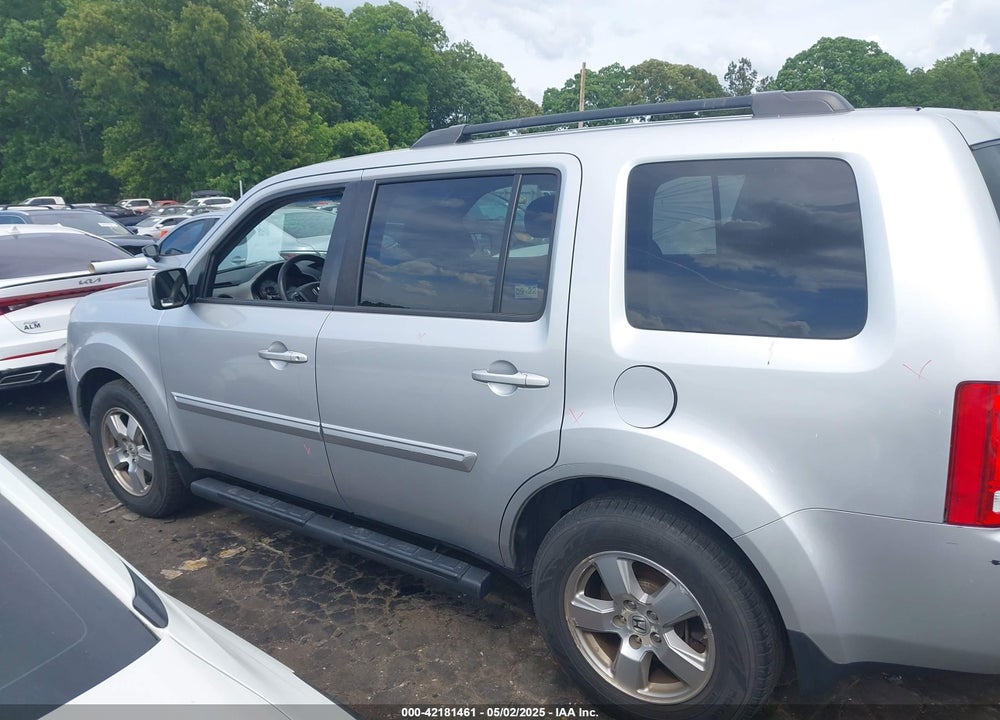 2011 HONDA PILOT VIN: 5FNYF3H43BB003571