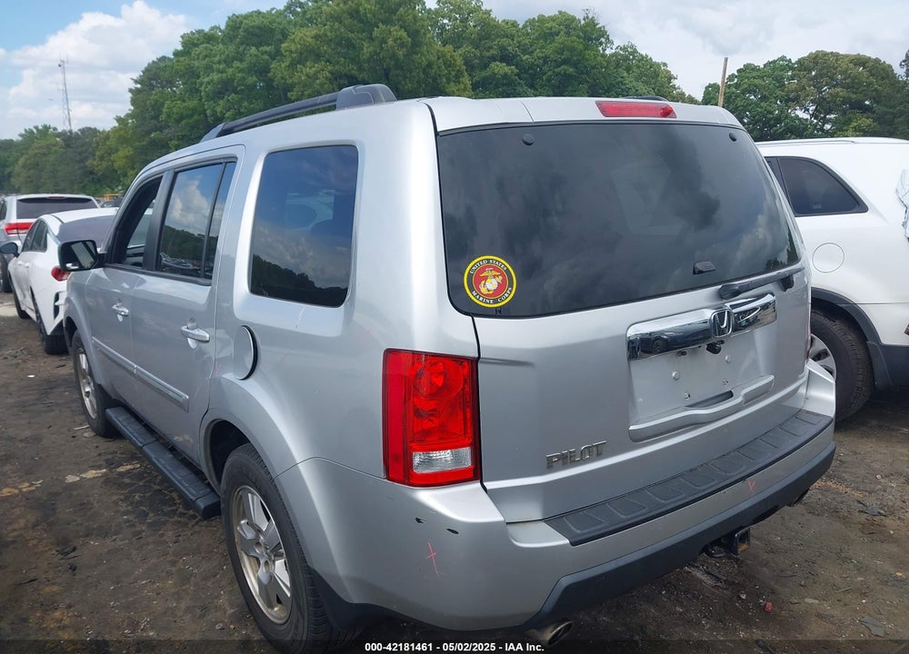 2011 HONDA PILOT VIN: 5FNYF3H43BB003571