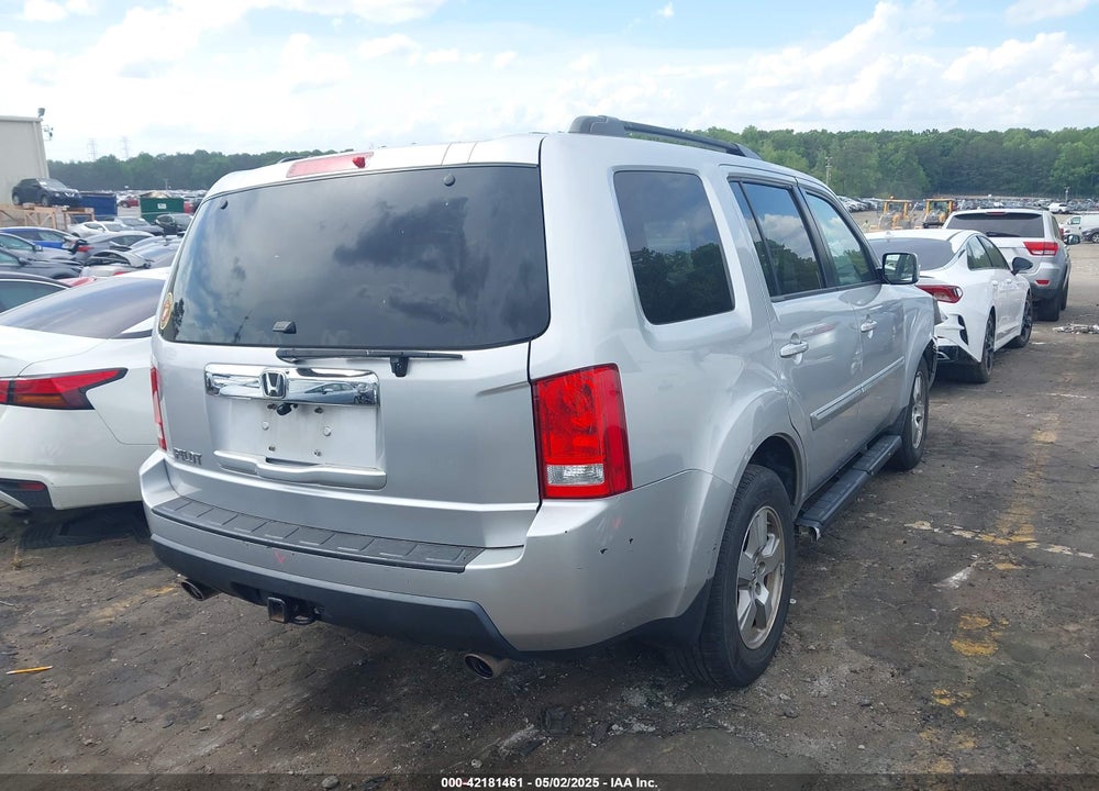 2011 HONDA PILOT VIN: 5FNYF3H43BB003571