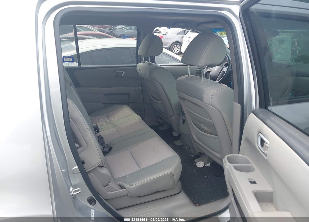 2011 HONDA PILOT VIN: 5FNYF3H43BB003571