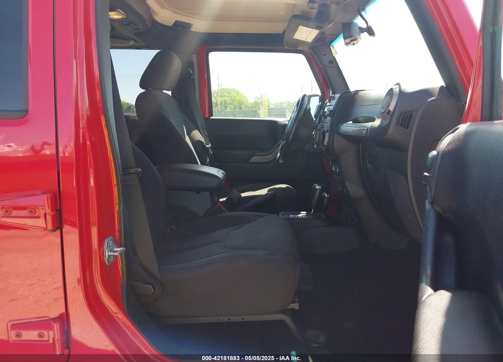 2014 JEEP WRANGLER UNLIMITED SPORT VIN: 1C4BJWDG5EL298213