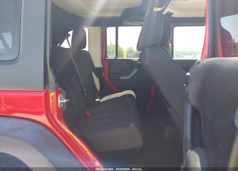 2014 JEEP WRANGLER UNLIMITED SPORT VIN: 1C4BJWDG5EL298213
