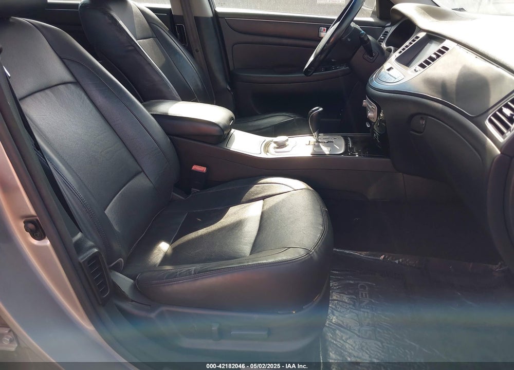 2013 HYUNDAI GENESIS VIN: KMHGC4DD8DU237064