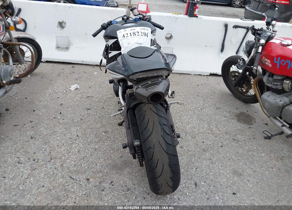 2019 HONDA CBR600 RR VIN: JH2PC40J5KK500420