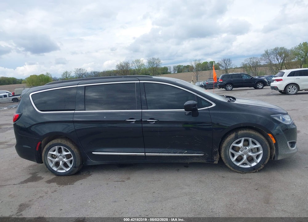 2017 CHRYSLER PACIFICA TOURING L VIN: 2C4RC1BG5HR777080