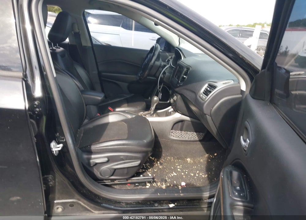 2018 JEEP COMPASS LATITUDE FWD VIN: 3C4NJCBB8JT124640