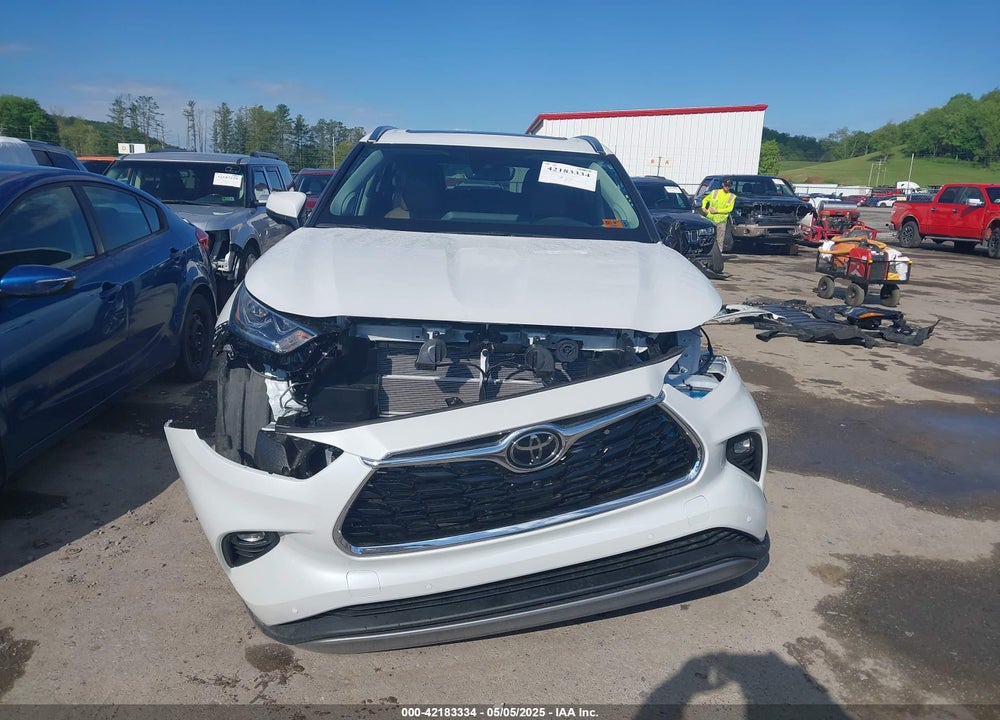 2025 TOYOTA HIGHLANDER HYBRID VIN: 5TDKBRCHXSS662712