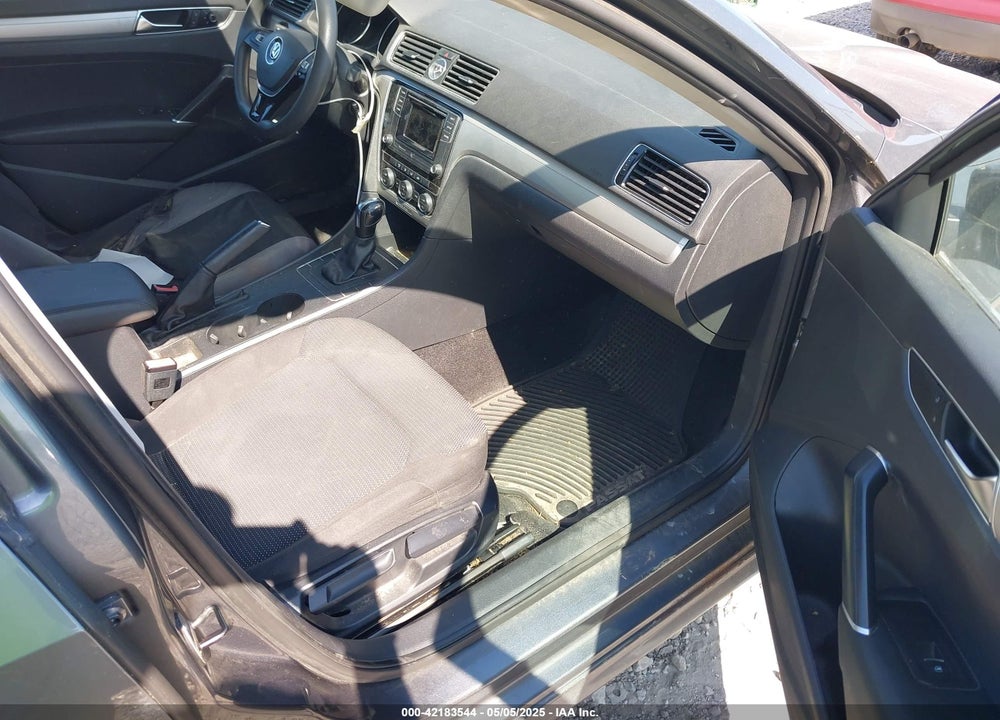 2017 VOLKSWAGEN PASSAT 1.8T S VIN: 1VWAT7A35HC060649