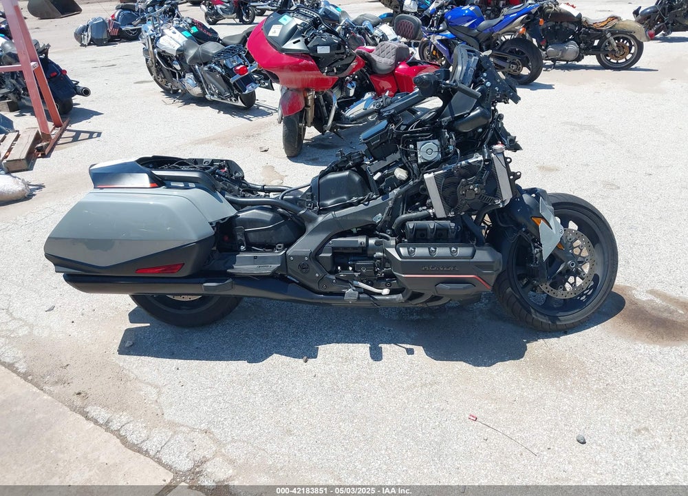 2021 HONDA GL1800 B VIN: JH2SC7919MK300111