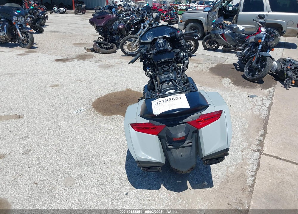 2021 HONDA GL1800 B VIN: JH2SC7919MK300111