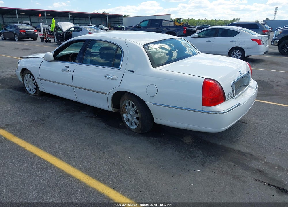 2011 LINCOLN TOWN CAR VIN: 2LNBL8CV6BX758446