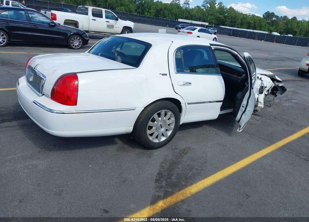 2011 LINCOLN TOWN CAR VIN: 2LNBL8CV6BX758446