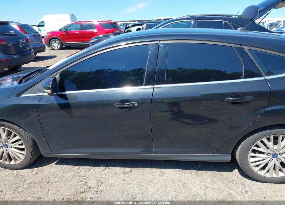 2015 FORD FOCUS VIN: 1FADP3N28FL325033