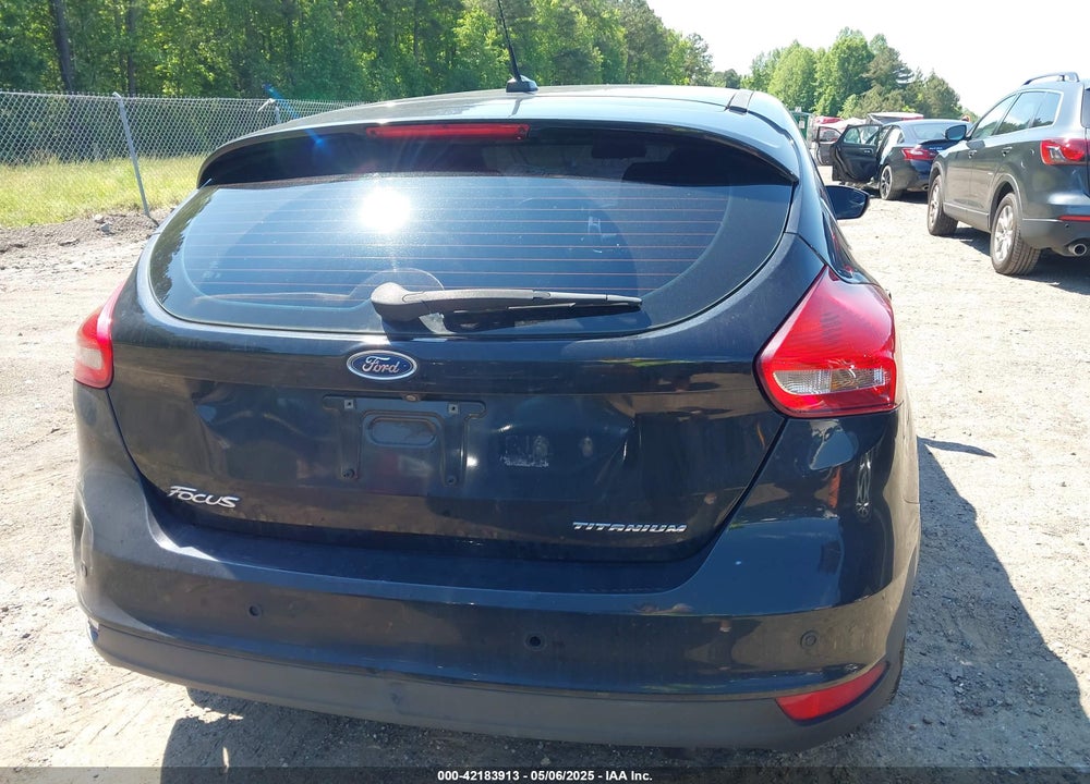 2015 FORD FOCUS VIN: 1FADP3N28FL325033