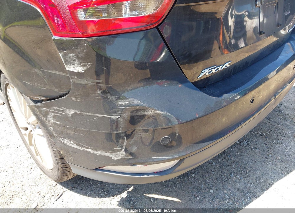 2015 FORD FOCUS VIN: 1FADP3N28FL325033
