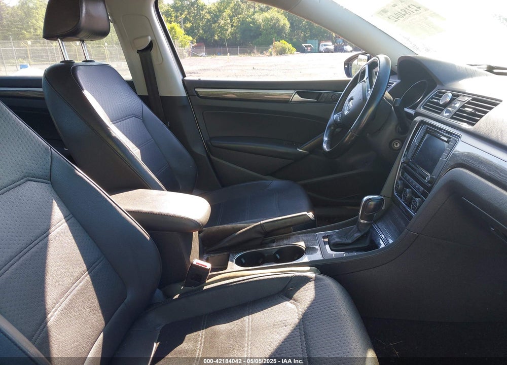 2016 VOLKSWAGEN PASSAT VIN: 1VWBT7A31GC021141